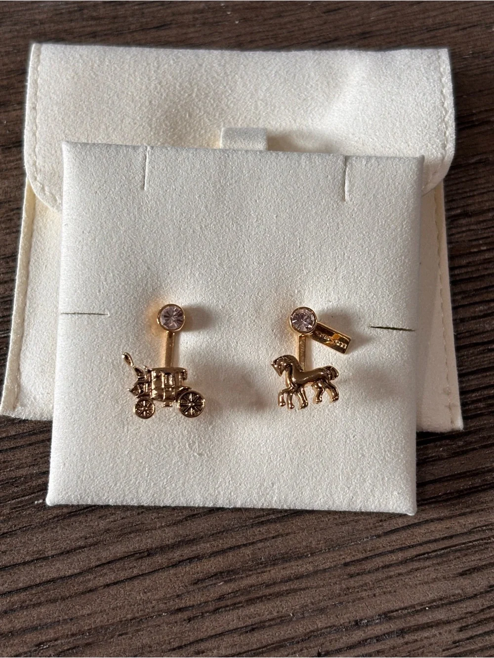 ✨ NWOT Authentic Coach Gold Horse & Carriage Convertible Ear Jacket Earrings Set - Picture 2 of 8